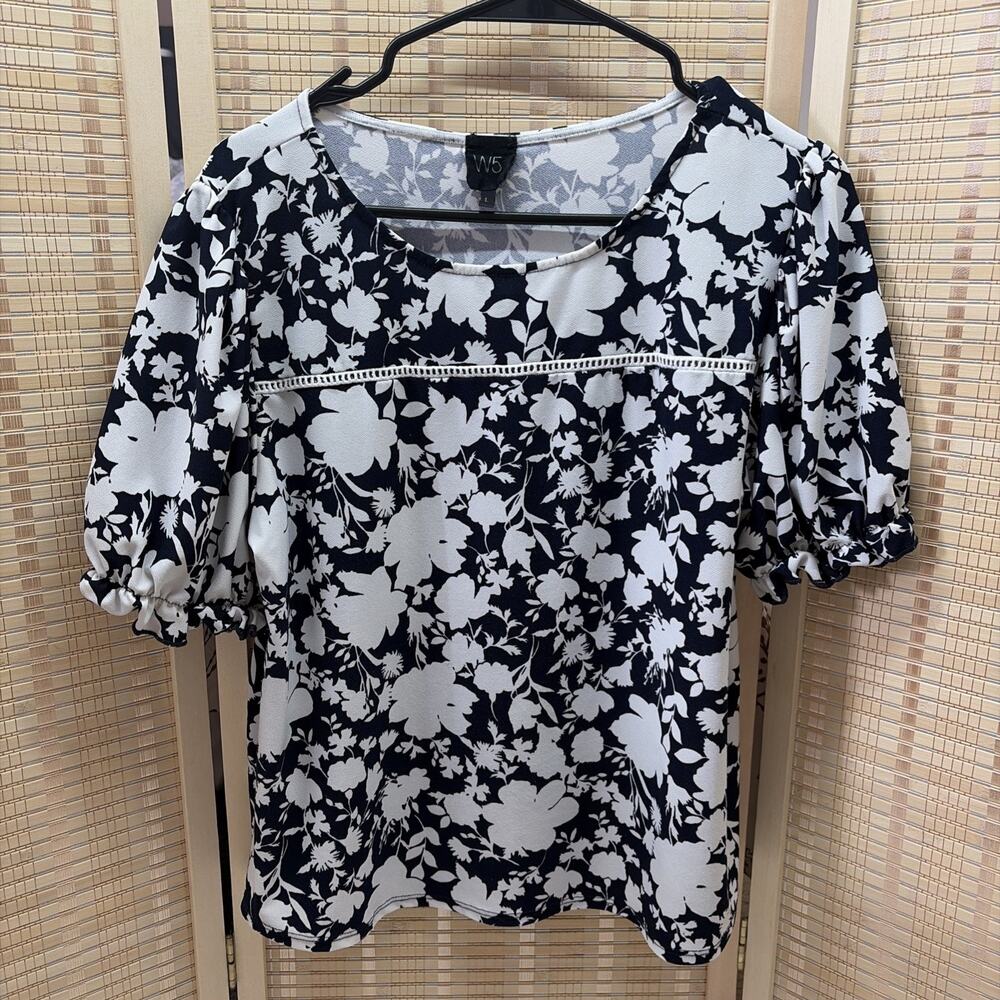 W5 Top Women's Large Navy Blue White Floral Short Sleeve